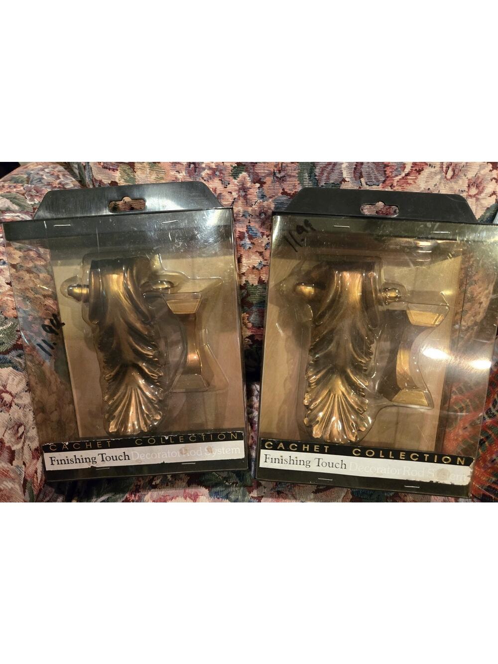 NIP Set of 2 Finishing Touch Cachet Collection Leaf Wall Sconces Scarf Holders